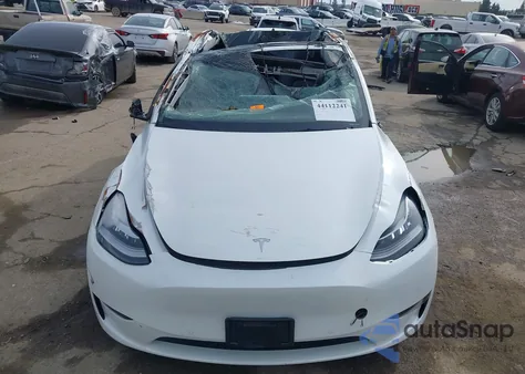2021 Tesla Model Y Long Range Dual Motor All-Wheel Drive z USA, uszkodzony, nr VIN 5YJYGDEE6MF231468